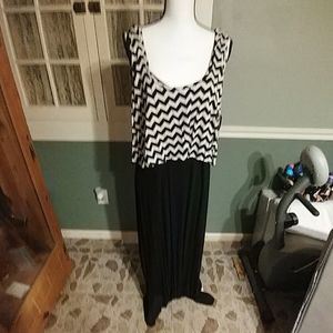 Short sleeve black and white long maxi dress